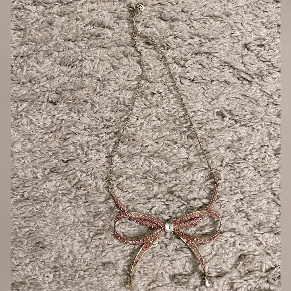 Betsey Johnson Marie Antoinette Pave Bowネックレス Betsey Johnson Marie Antoinette Pink Glitter Peach Green Crystal